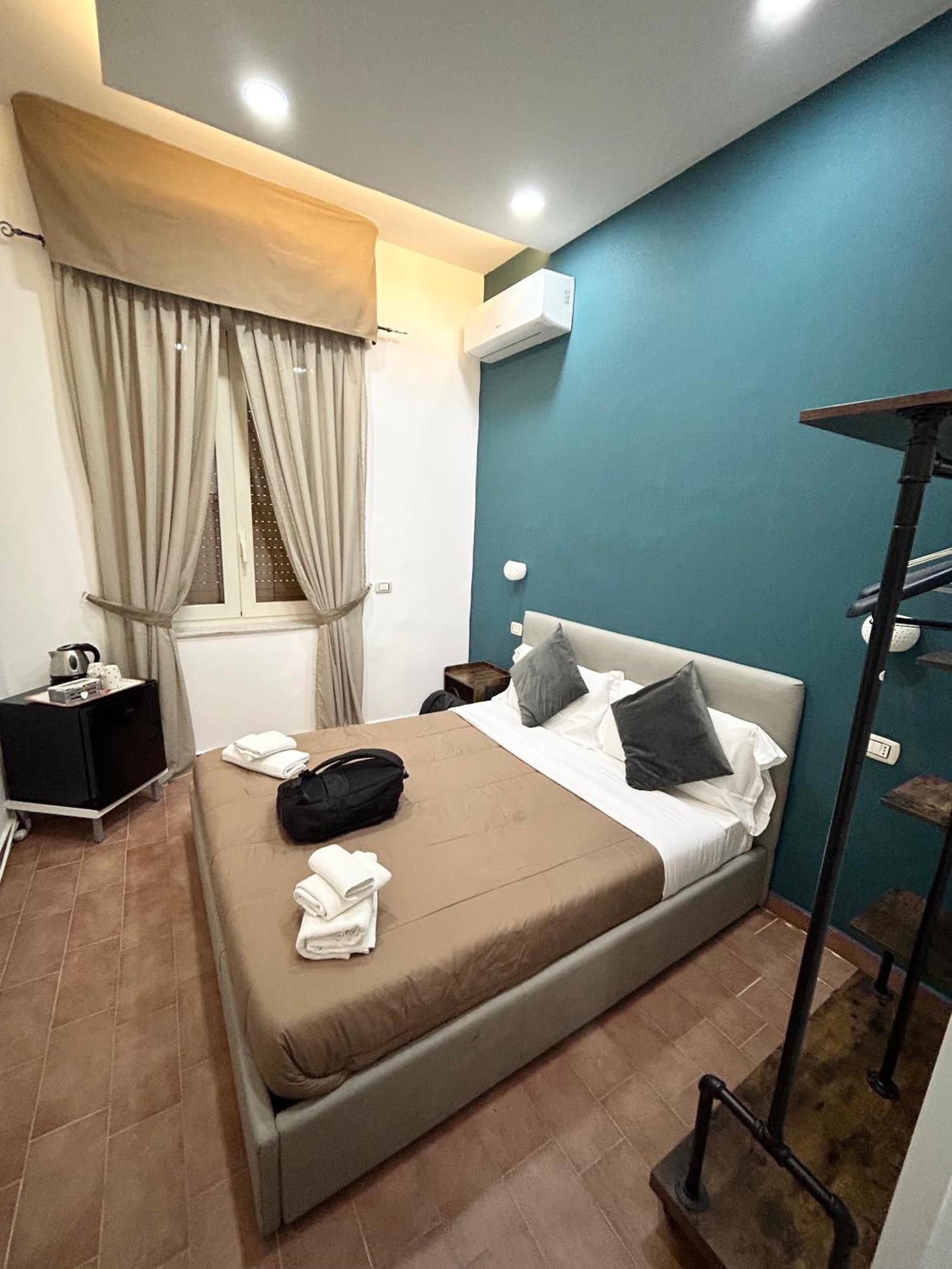 Queen 20 - Private Rooms Duomo نابولي المظهر الخارجي الصورة